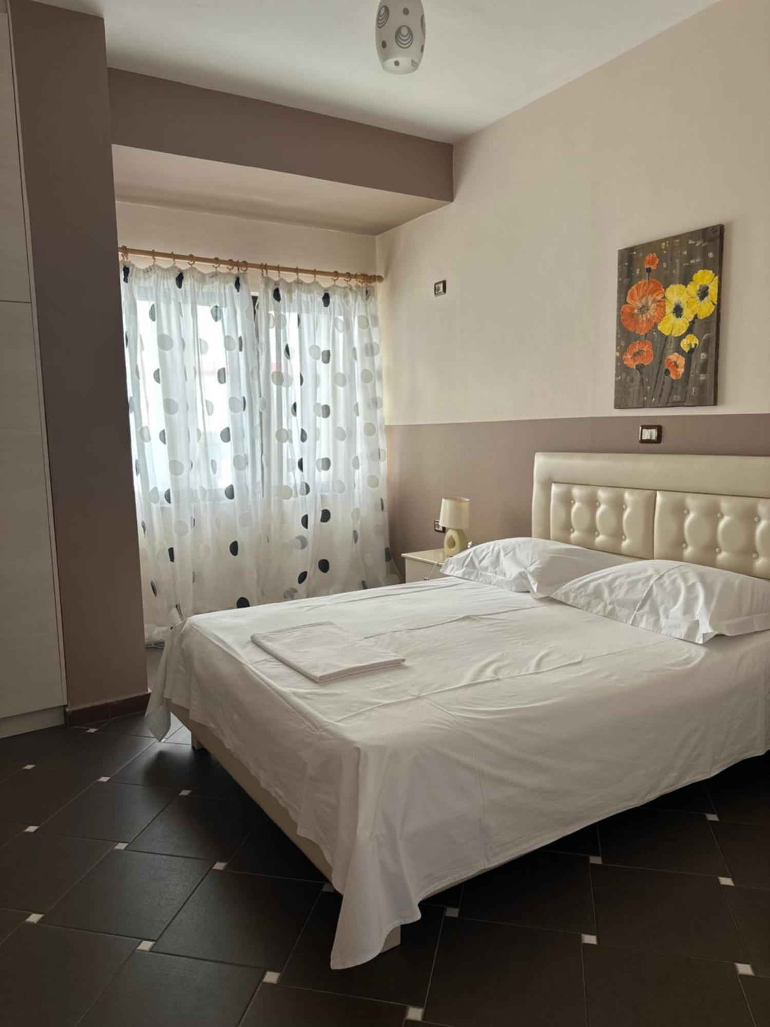 Megrooms Sarandë Exterior foto