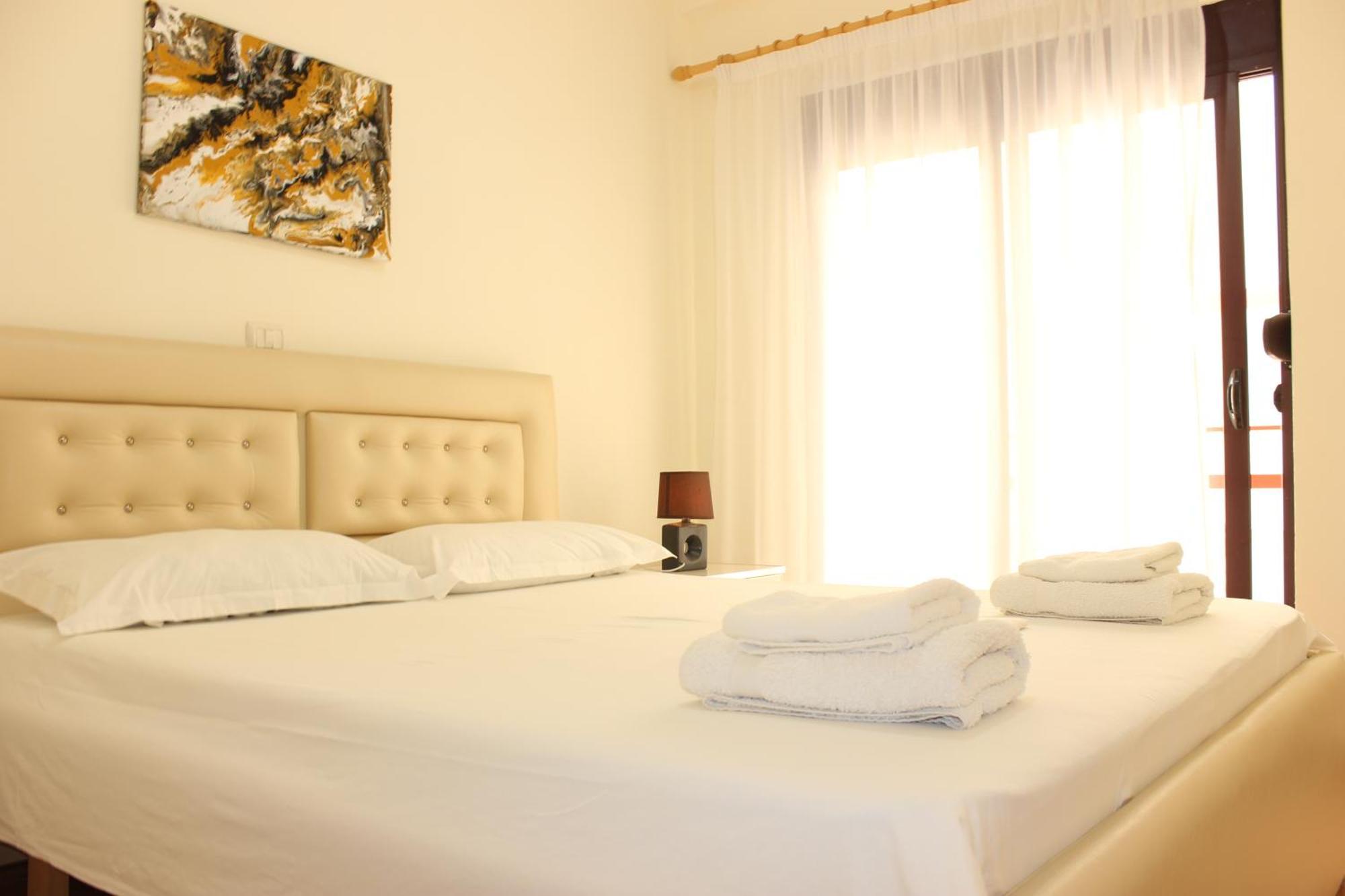 Megrooms Sarandë Exterior foto
